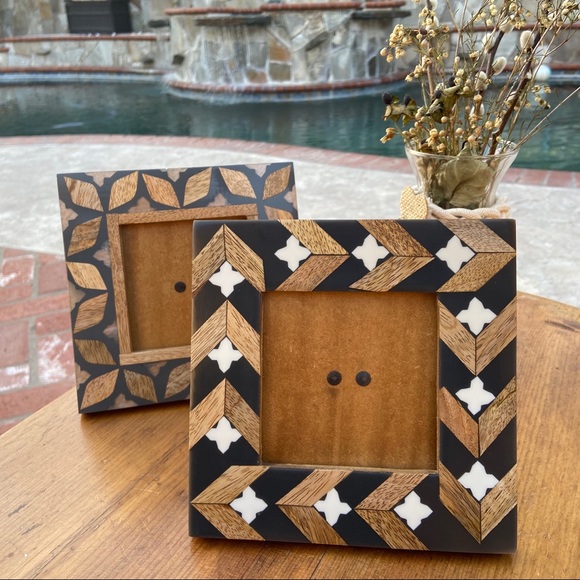Pair of Picture Frames 🖼 - Picture 1 of 7